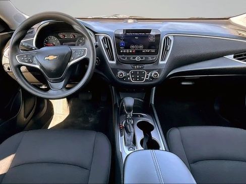 Used 2025 Chevrolet Malibu LT FWD image 7
