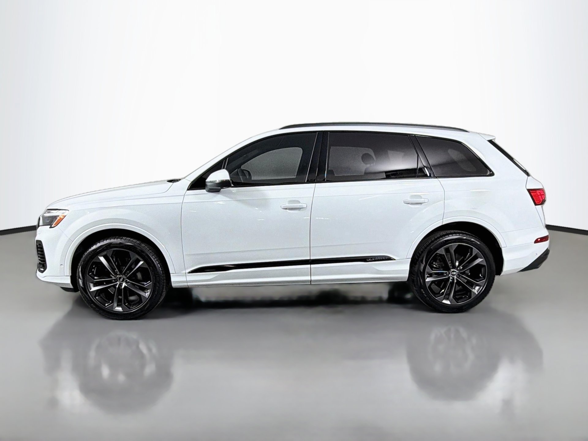 Used 2025 Audi Q7 3.0T Premium Plus w/ Premium Plus Package AWD/4WD image 8