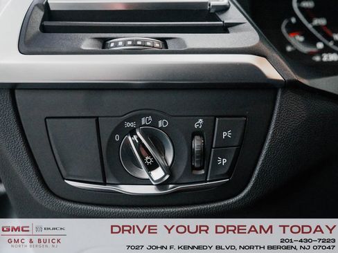 Used 2025 BMW X4 M40i w/ Premium Package image 23