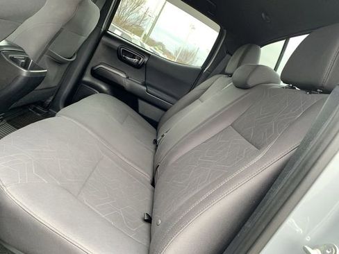 Used 2018 Toyota Tacoma TRD Sport image 10