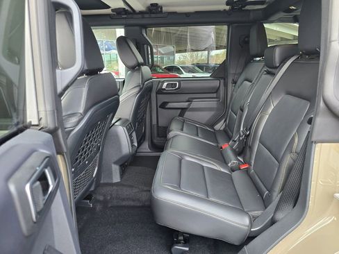 New 2025 Ford Bronco Badlands w/ Sasquatch Package image 16