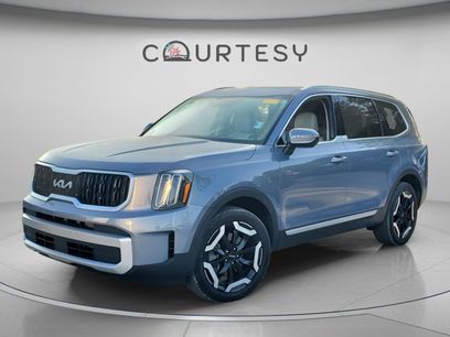 Used 2023 Kia Telluride EX w/ EX Captain's Chair Package