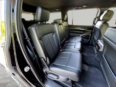 Used 2023 Jeep Wagoneer Series II AWD/4WD image 25