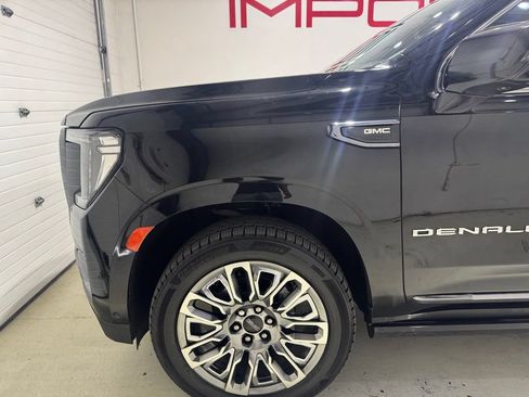 Used 2023 GMC Yukon Denali Ultimate AWD/4WD image 3