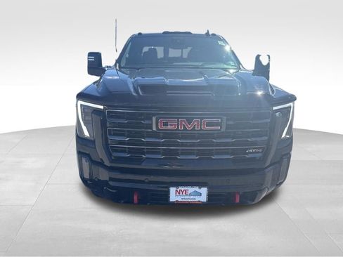 Used 2024 GMC Sierra 2500 AT4 w/ AT4 Preferred Package AWD/4WD image 9