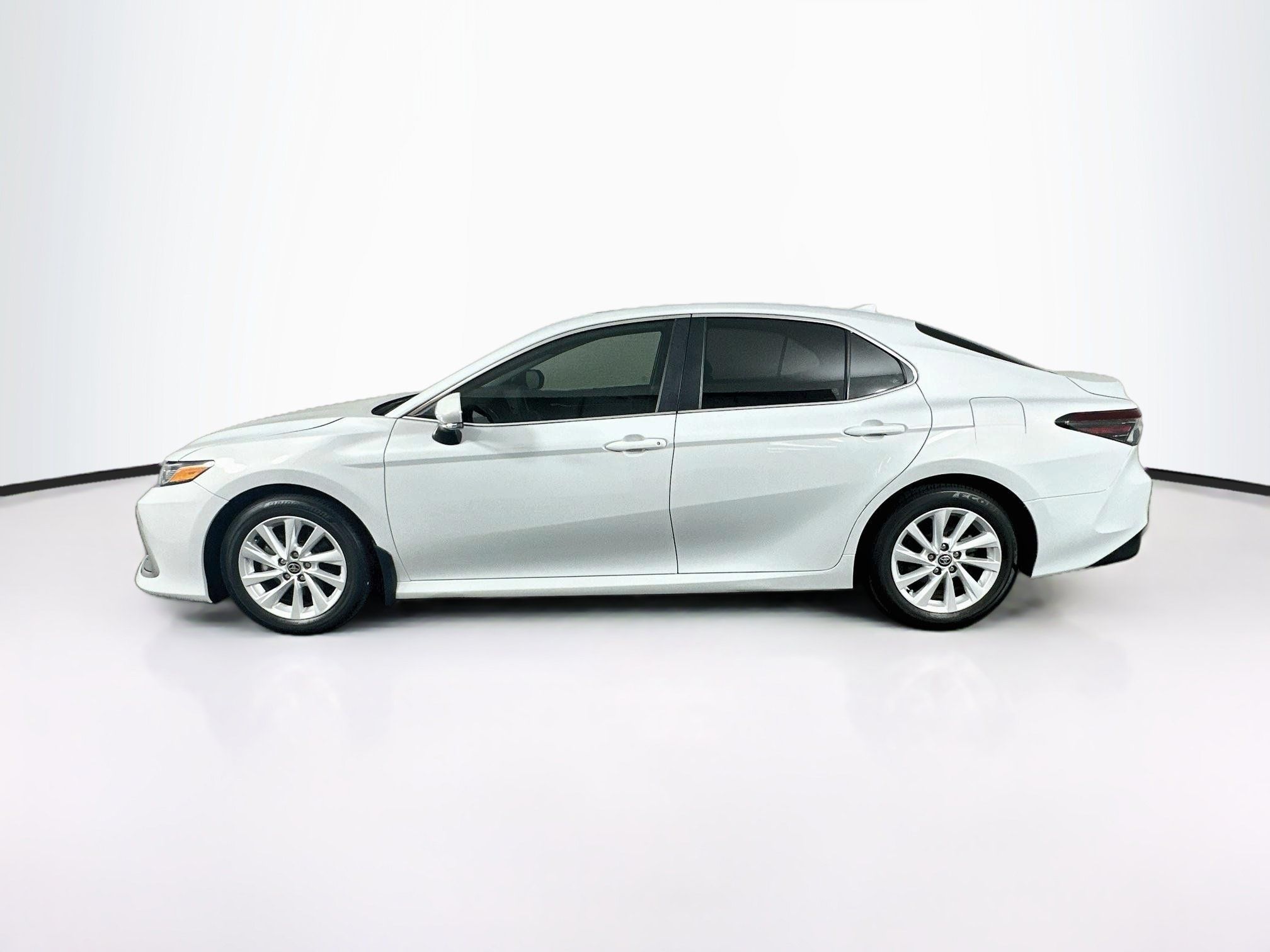 Used 2024 Toyota Camry LE w/ Convenience Package FWD image 4