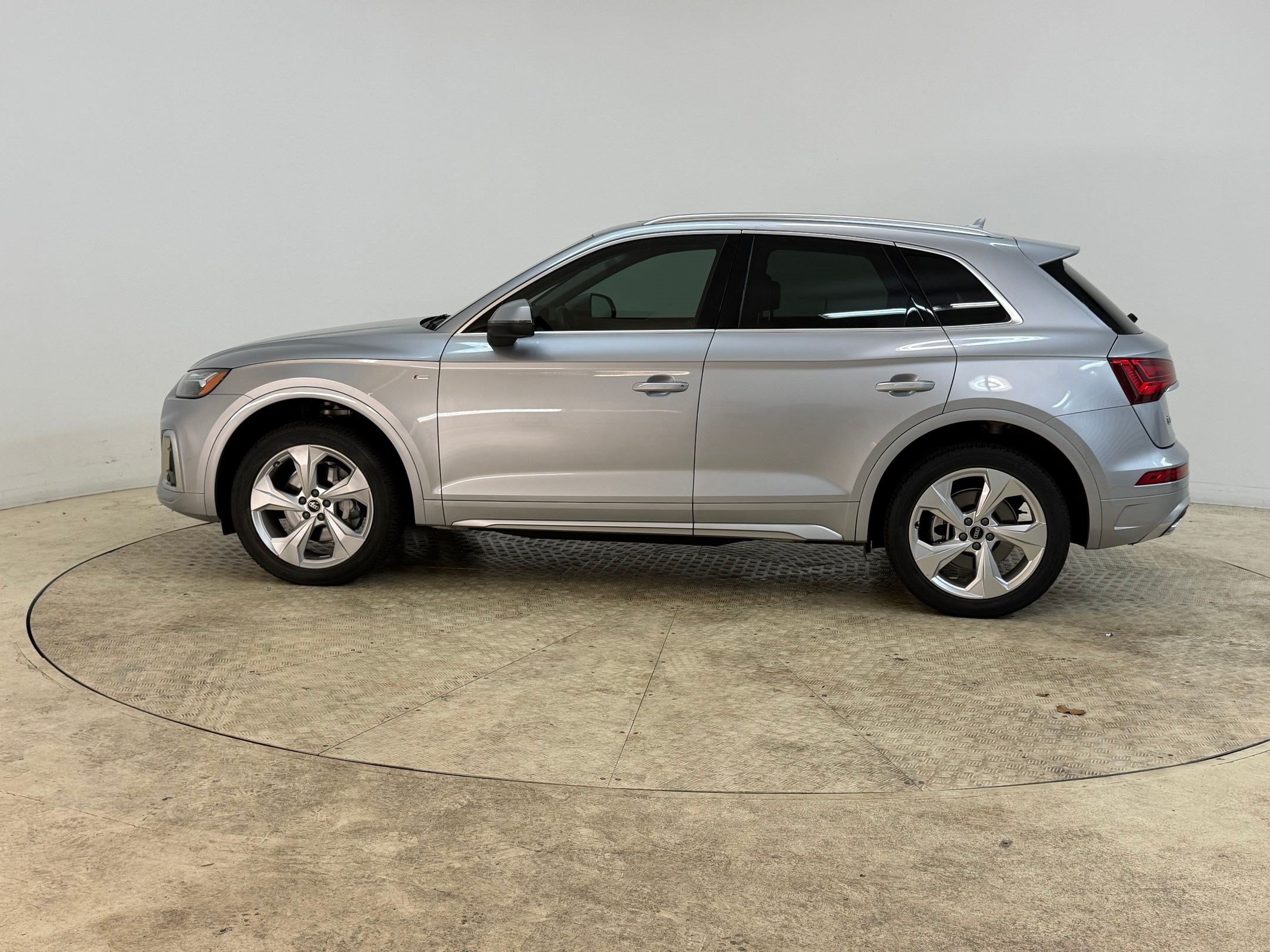 Used 2022 Audi Q5 2.0T Premium Plus AWD/4WD image 2