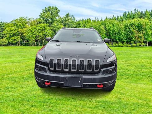 Used 2018 Jeep Cherokee Trailhawk AWD/4WD image 3