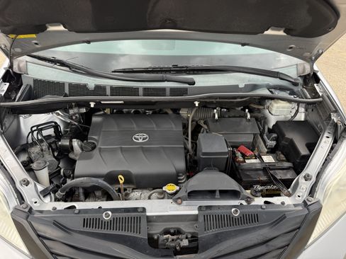 Used 2013 Toyota Sienna L w/ Towing Pkg FWD image 31