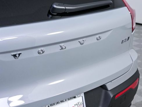 Certified 2026 Volvo XC40 B5 Plus AWD/4WD image 38