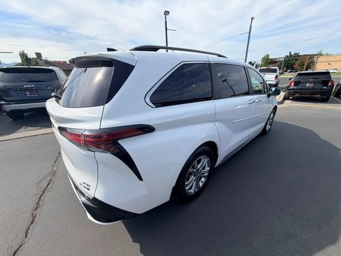Used 2023 Toyota Sienna XSE w/ XSE Plus Package AWD/4WD image 3