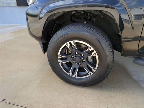 Used 2016 Toyota Tacoma SR5 w/ Towing Package image 22