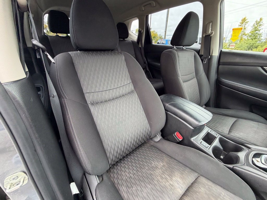 Used 2020 Nissan Rogue SV AWD/4WD image 38