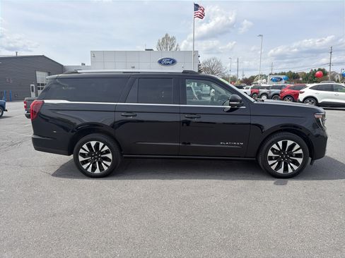 Used 2025 Ford Expedition Max Platinum w/ Driver's Package image 2