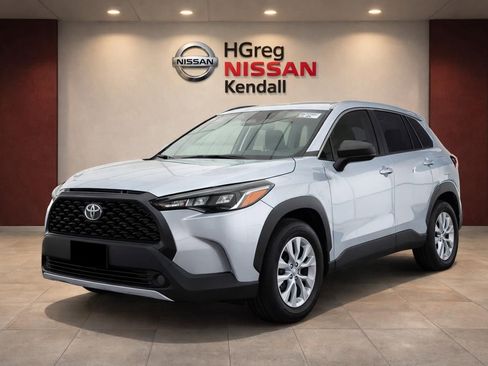 Used 2023 Toyota Corolla Cross L image 3