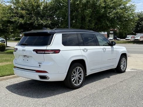 Used 2024 Jeep Grand Cherokee L Summit w/ Luxury Tech Group V AWD/4WD image 12