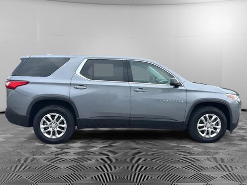 Used 2020 Chevrolet Traverse LS w/ LPO, Black Accent Package FWD image 6