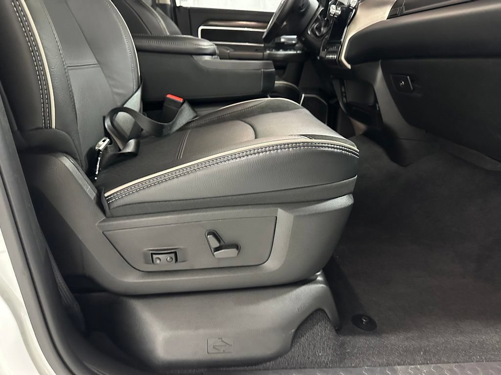 Used 2024 RAM 3500 Laramie AWD/4WD image 59