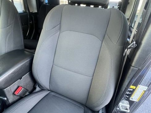 Used 2023 Jeep Gladiator Sport image 13