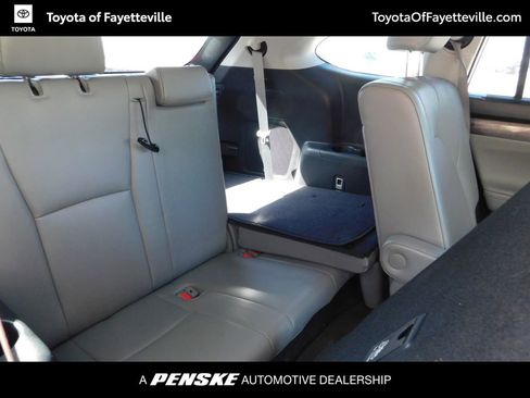 Used 2022 Toyota Highlander Limited image 5
