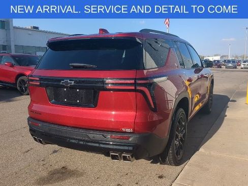 Used 2025 Chevrolet Traverse LT w/ Midnight/Sport Edition image 7