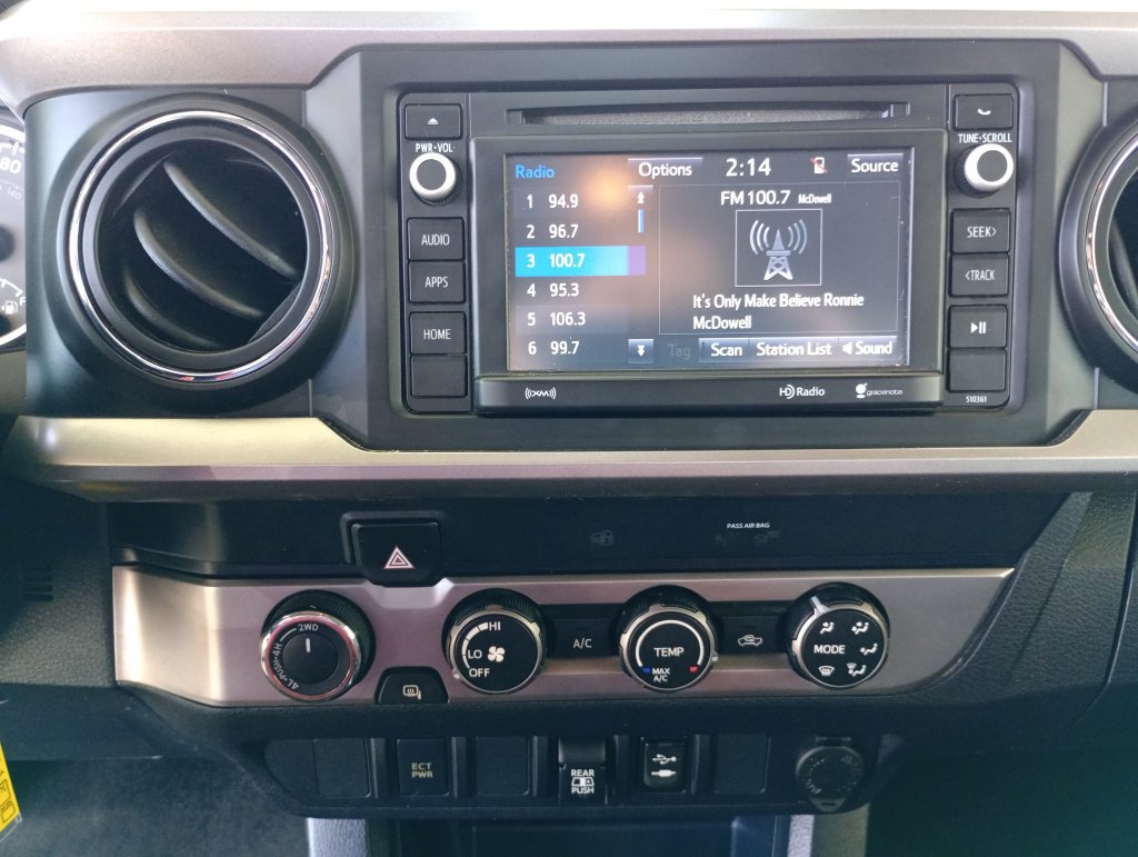 Used 2019 Toyota Tacoma SR5 AWD/4WD image 17