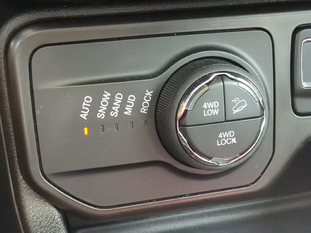 Used 2021 Jeep Renegade Trailhawk w/ Sun & Sound Group AWD/4WD image 27