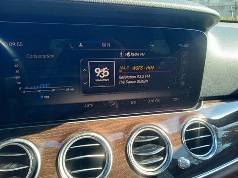 Used 2020 Mercedes-Benz E 350 Sedan image 13