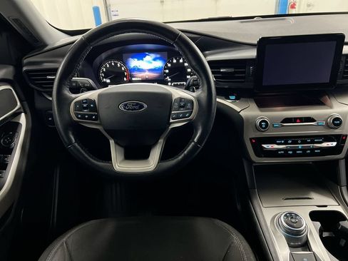 Used 2021 Ford Explorer XLT w/ Class III Trailer Tow Package AWD/4WD image 11
