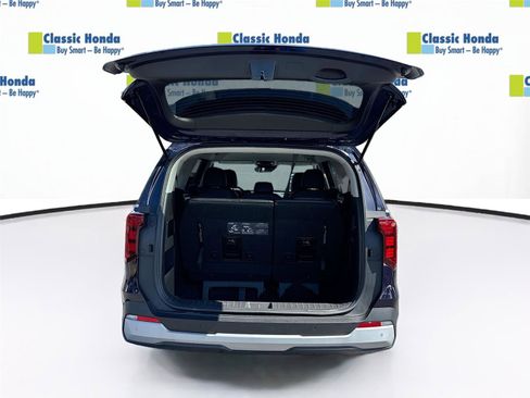 Used 2025 Kia Carnival FWD image 30