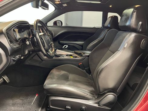 Used 2023 Dodge Challenger R/T w/ Plus Package image 10