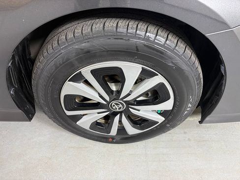 Used 2018 Toyota Prius Prime Premium w/ Carpet Mat Package FWD image 10