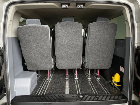 Used 2017 Ford Transit 150 XLT image 28