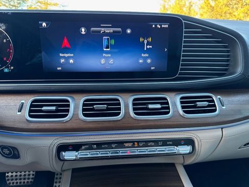 Used 2025 Mercedes-Benz GLS 450 4MATIC image 19