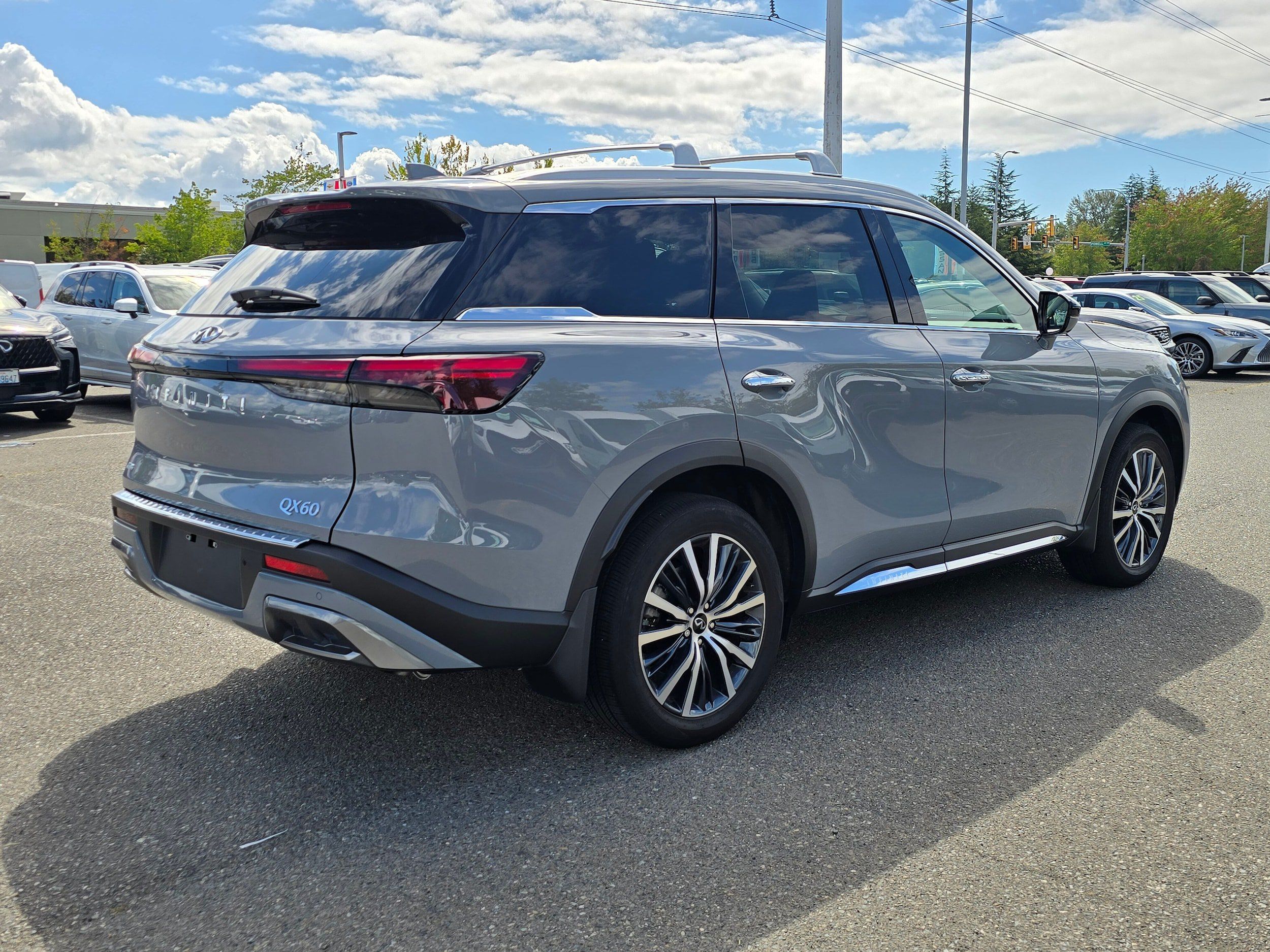 Used 2025 INFINITI QX60 Sensory w/ Vision Package AWD/4WD image 5