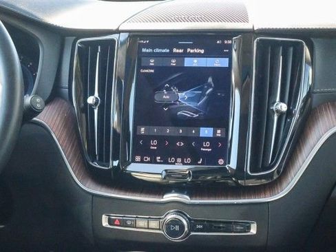 Used 2023 Volvo XC60 B5 Ultimate w/ Climate Package image 17