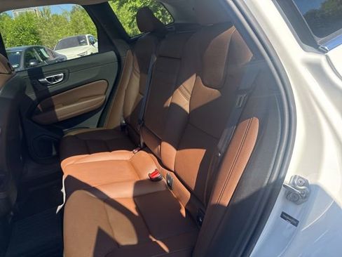 Used 2019 Volvo XC60 T6 Momentum w/ Premium Package AWD/4WD image 11