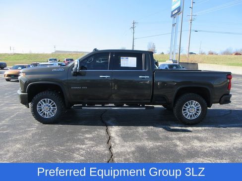 Used 2023 Chevrolet Silverado 2500 High Country w/ Z71 Off-Road Package image 2
