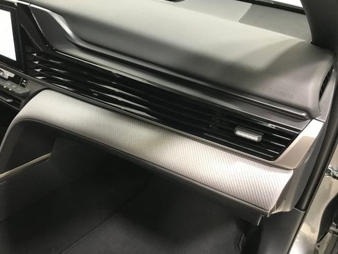 Used 2025 Toyota Camry SE AWD/4WD image 15