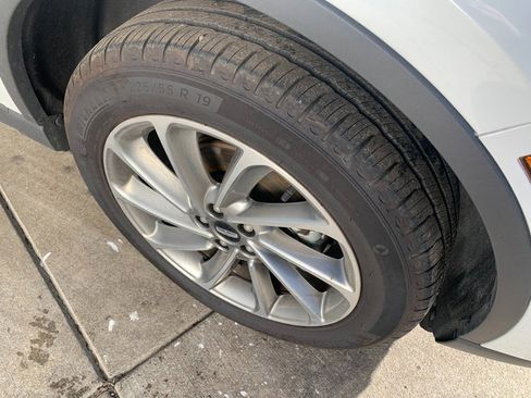 Certified 2025 Lincoln Corsair Premiere w/ Equipment Group 101A image 10