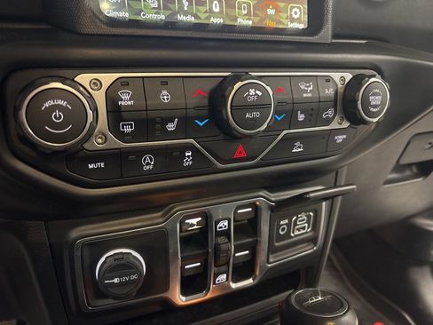 Used 2022 Jeep Gladiator Overland w/ Popular Equipment Package image 18