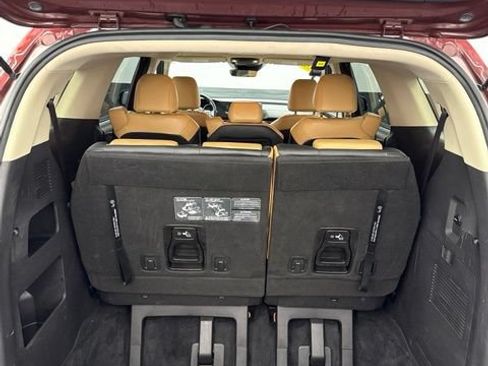 Used 2023 Kia Carnival LX FWD image 8