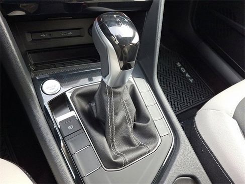 New 2026 Volkswagen Taos SE image 7