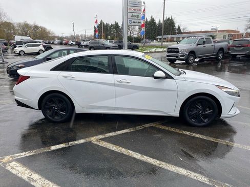 Used 2021 Hyundai Elantra Blue image 6