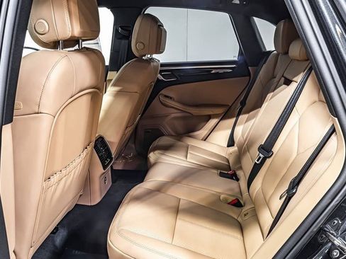 New 2025 Porsche Macan image 18