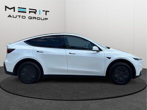 Used 2026 Tesla Model Y 2WD image 10