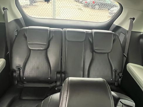 Used 2023 Kia Carnival EX FWD image 34
