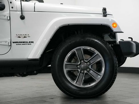 Used 2017 Jeep Wrangler Unlimited Sahara w/ Connectivity Group AWD/4WD image 9