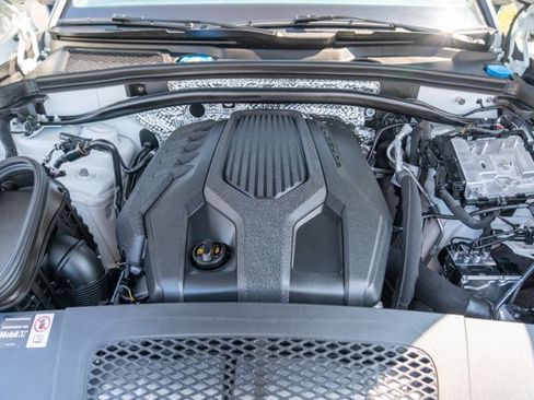 Certified 2026 Porsche Macan Turbo AWD/4WD image 29