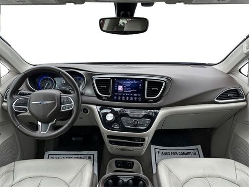 Used 2018 Chrysler Pacifica Touring-L Plus image 22